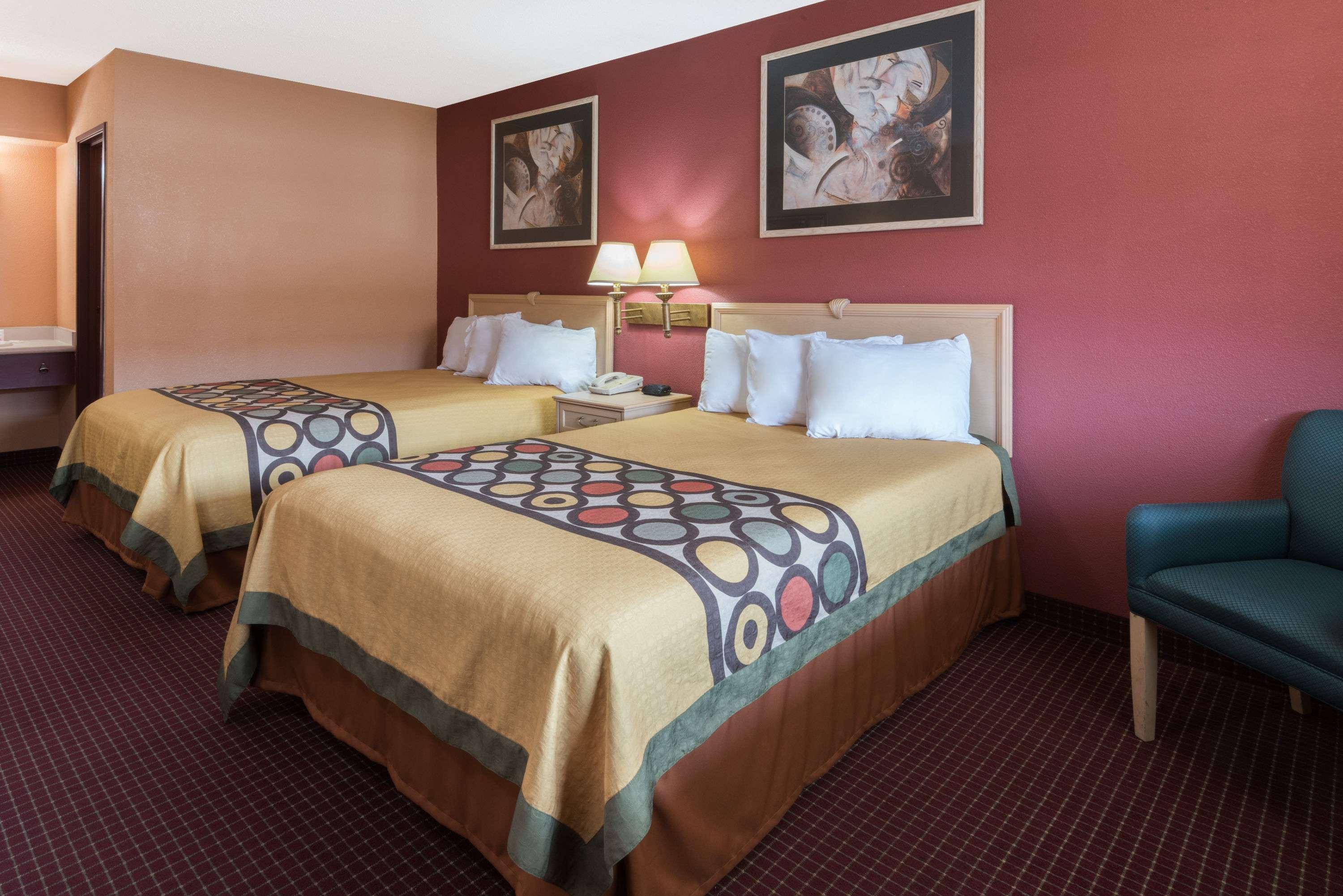 Hotel Super 8 By Wyndham Strongsville/cleveland Strongsville