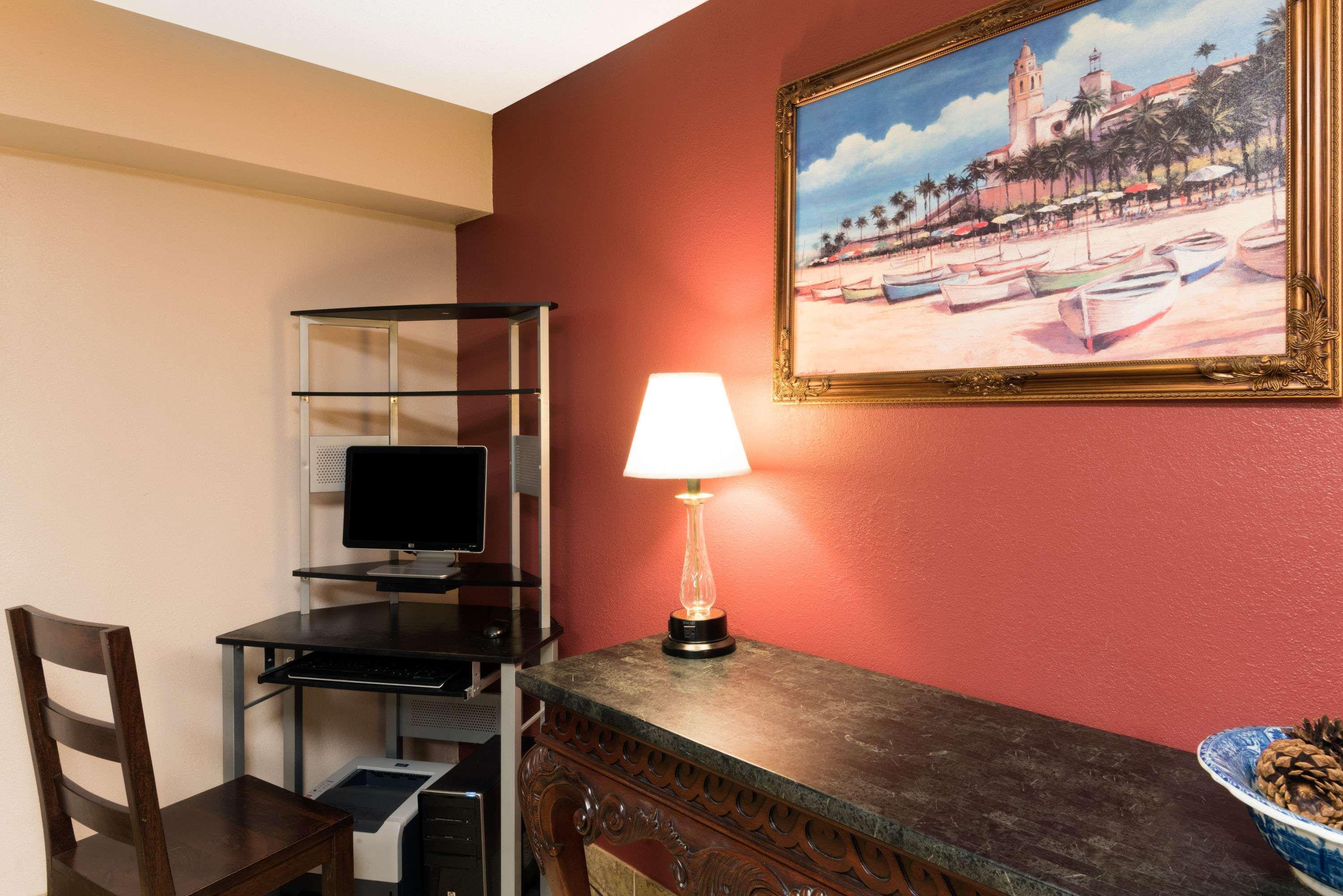Super 8 By Wyndham Strongsville/cleveland Strongsville