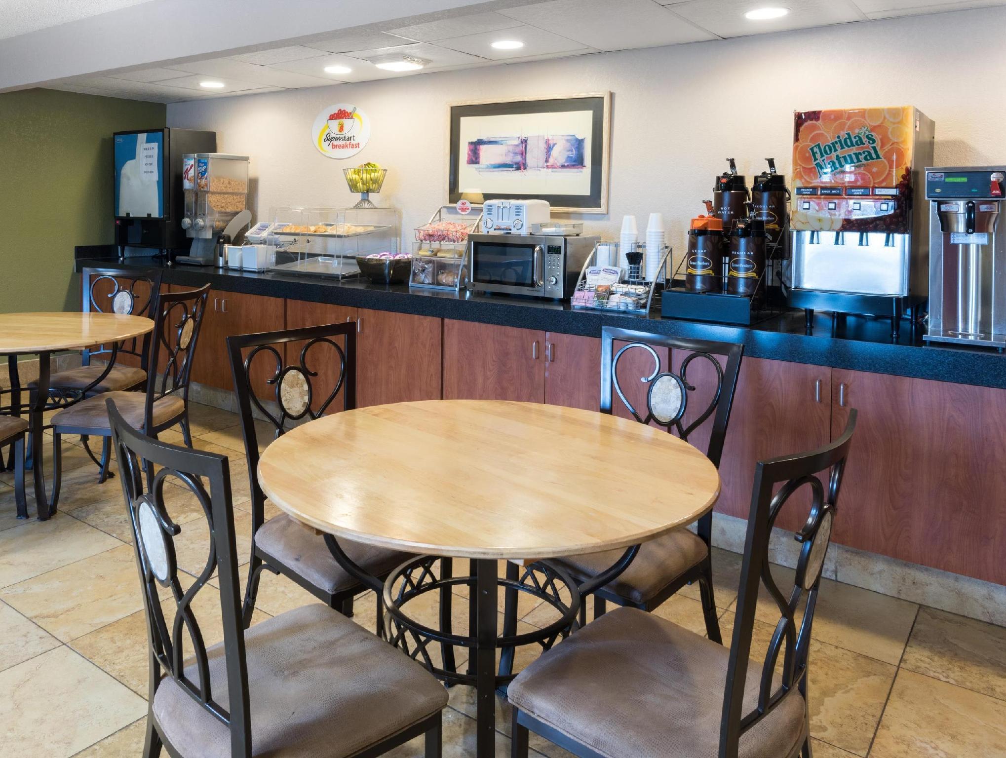 Super 8 By Wyndham Strongsville/cleveland