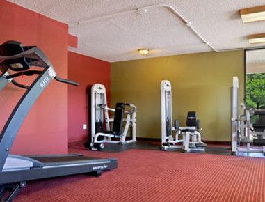 Hotel Super 8 By Wyndham Strongsville/cleveland