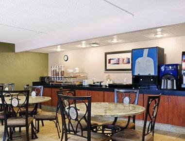 Hotel Super 8 By Wyndham Strongsville/cleveland